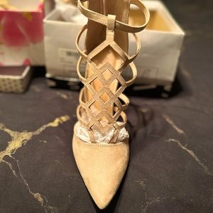 Natural heels never been worn. Size 6